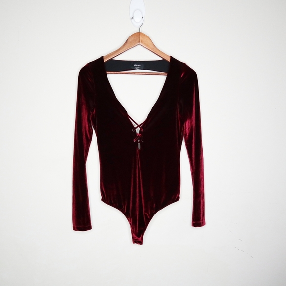 ✨NWOT✨Nasty Gal Velvet Bodysuit - Picture 1 of 7